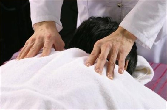 低頭族的福音，五個(gè)小動(dòng)作教你遠(yuǎn)離頸椎病